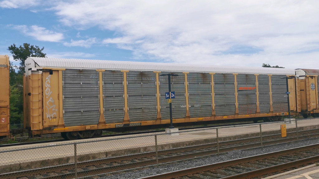 BNSF 20120 (Body) BNSF 300095 (Flat)